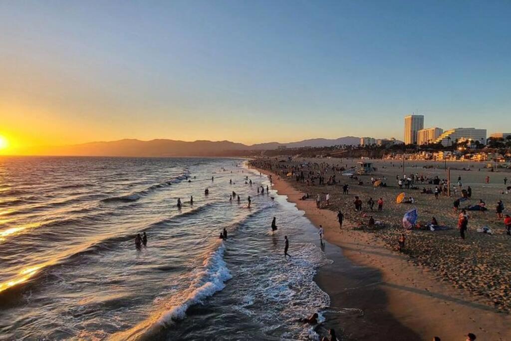 The Best Santa Monica Beach Area, Any days,Newly Remodeled photo 2