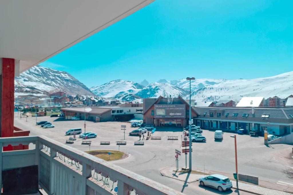 Beautiful flat in L'Alpe d'Huez heart at the foot of the slopes - Welkeys photo 1