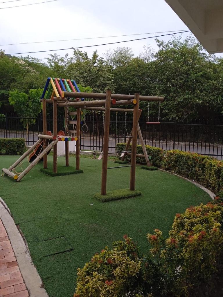 Aqualina Green Girardot photo 4