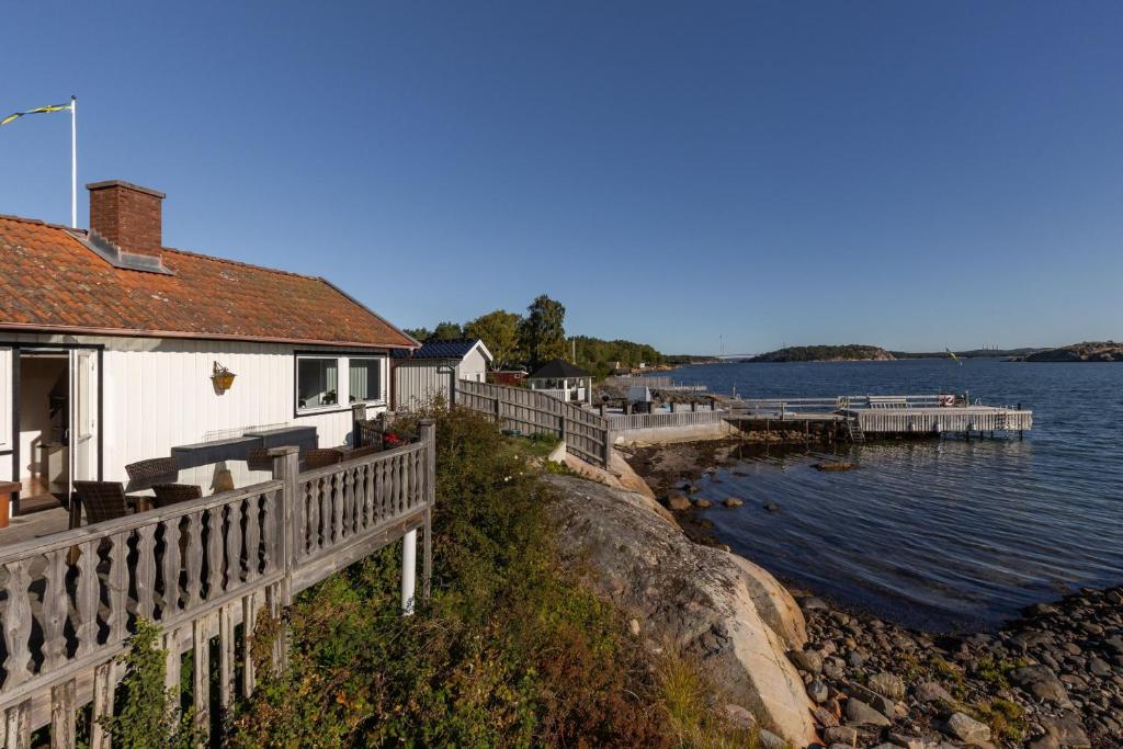 Holiday house with sea views and private beach on Tjorn photo 3