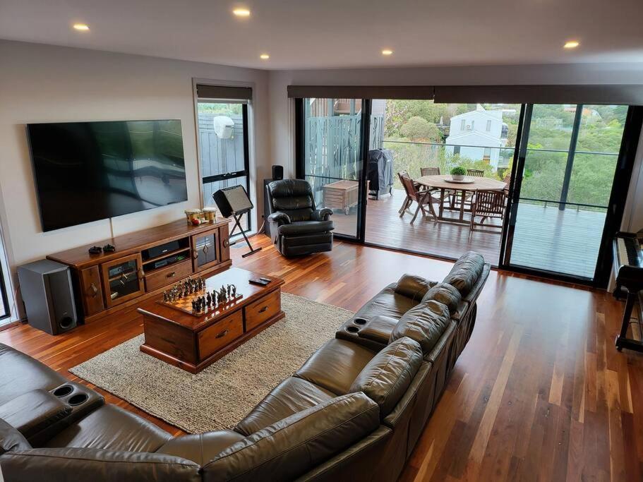 Alogara House, Modern, 6 bedrooms with hot tub and views photo 2