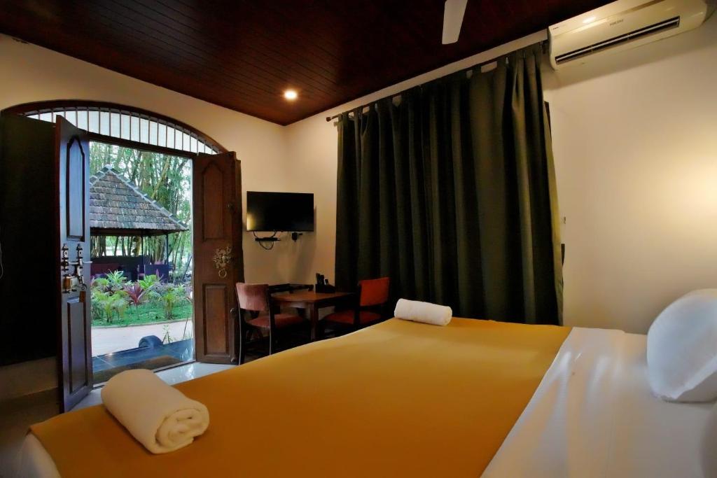 Bamboo Lagoon Backwater Front Resort photo 4