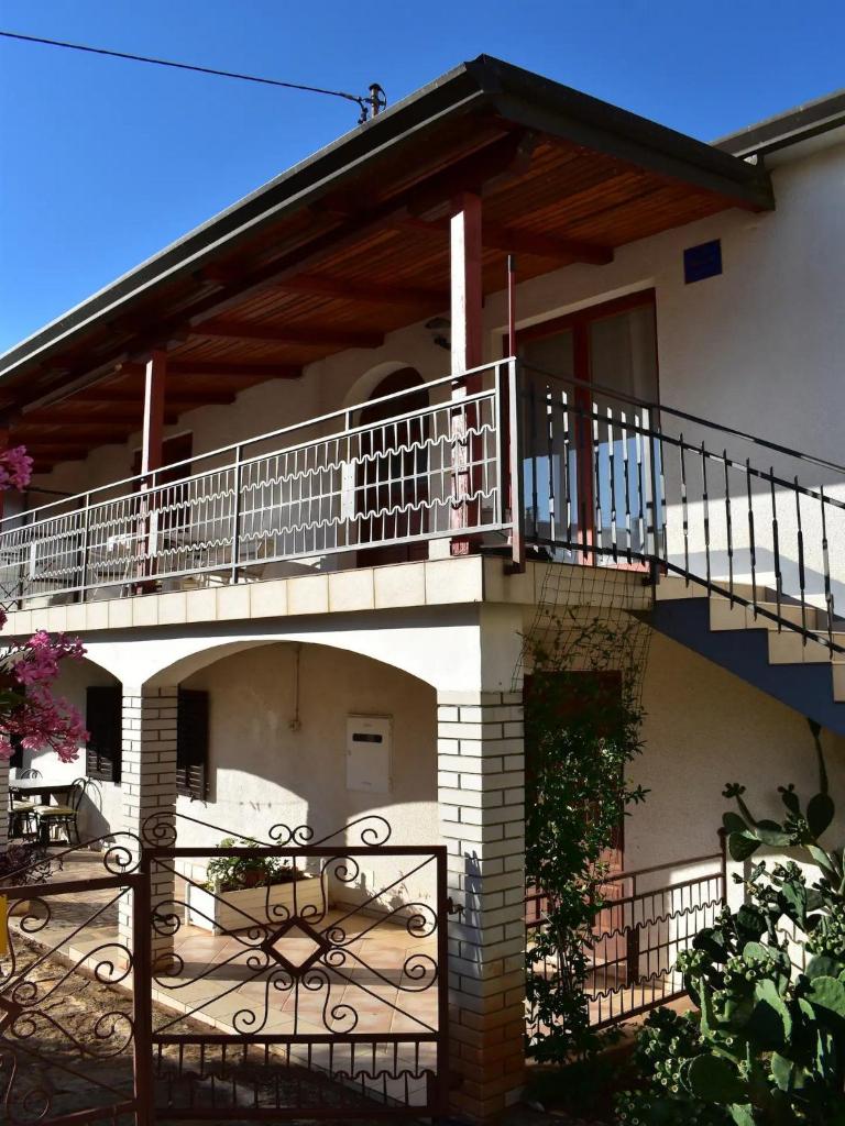 Apartment Take a Look