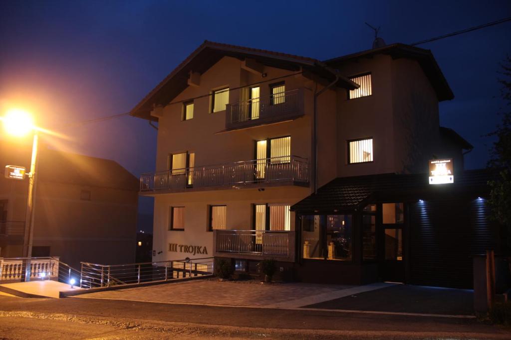 Apartmani i Bungalovi TROJKA photo 2