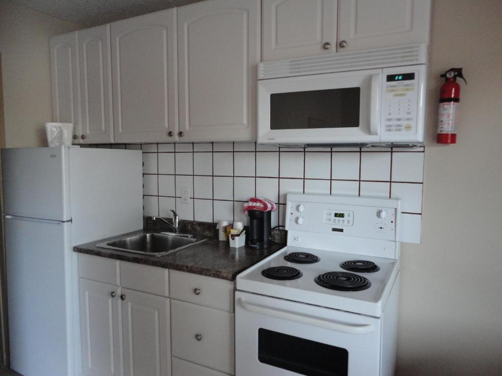 Canadas Best Value Inn & Suites-Vernon photo 4