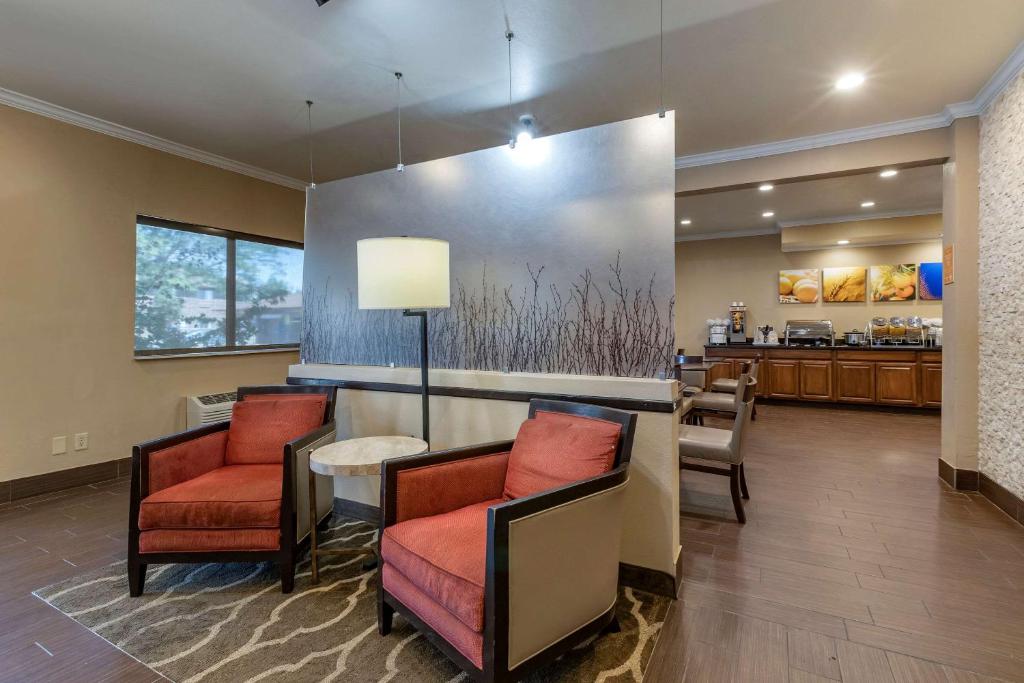 Comfort Inn & Suites Waterloo – Cedar Falls photo 2
