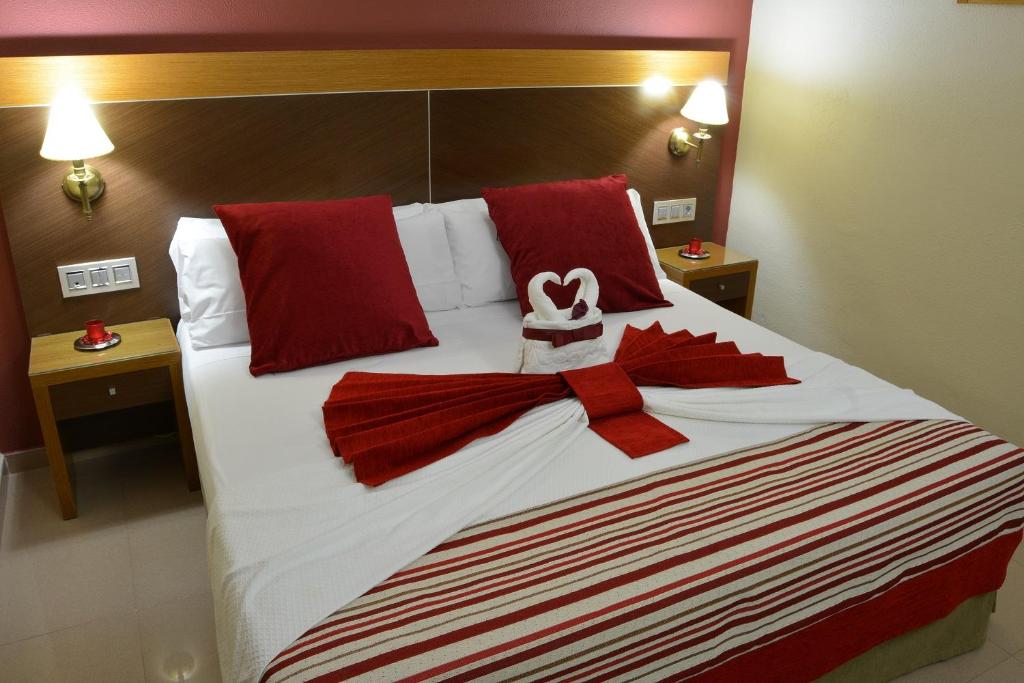 Hotel Regio 2 - Tap to explore photos