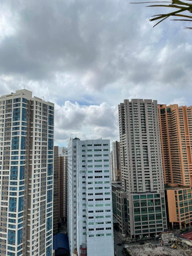 U806 2Bedrooms PoolAccess Netflix wifi85mbps Karaoke, Metro Manila