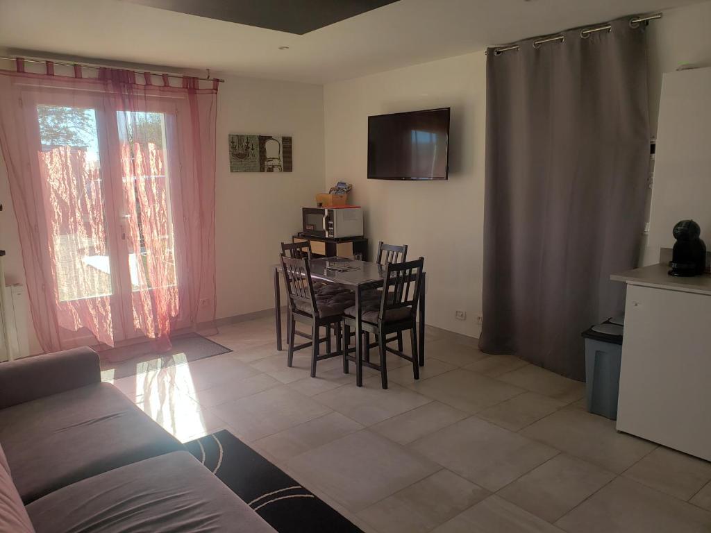 Gîte 2-4 pers avec piscine photo 4
