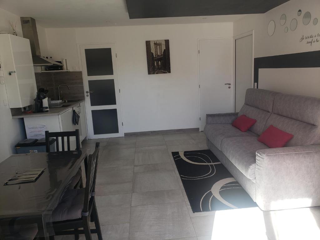 Gîte 2-4 pers avec piscine photo 2