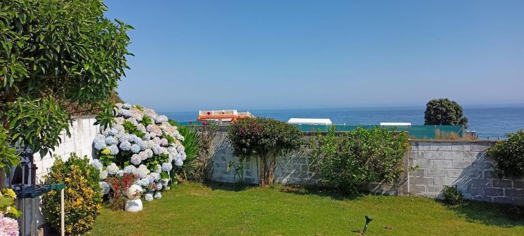 CASA EN PLAYA DE RAZO CON JARDIN Y VISTAS AL MAR photo 3
