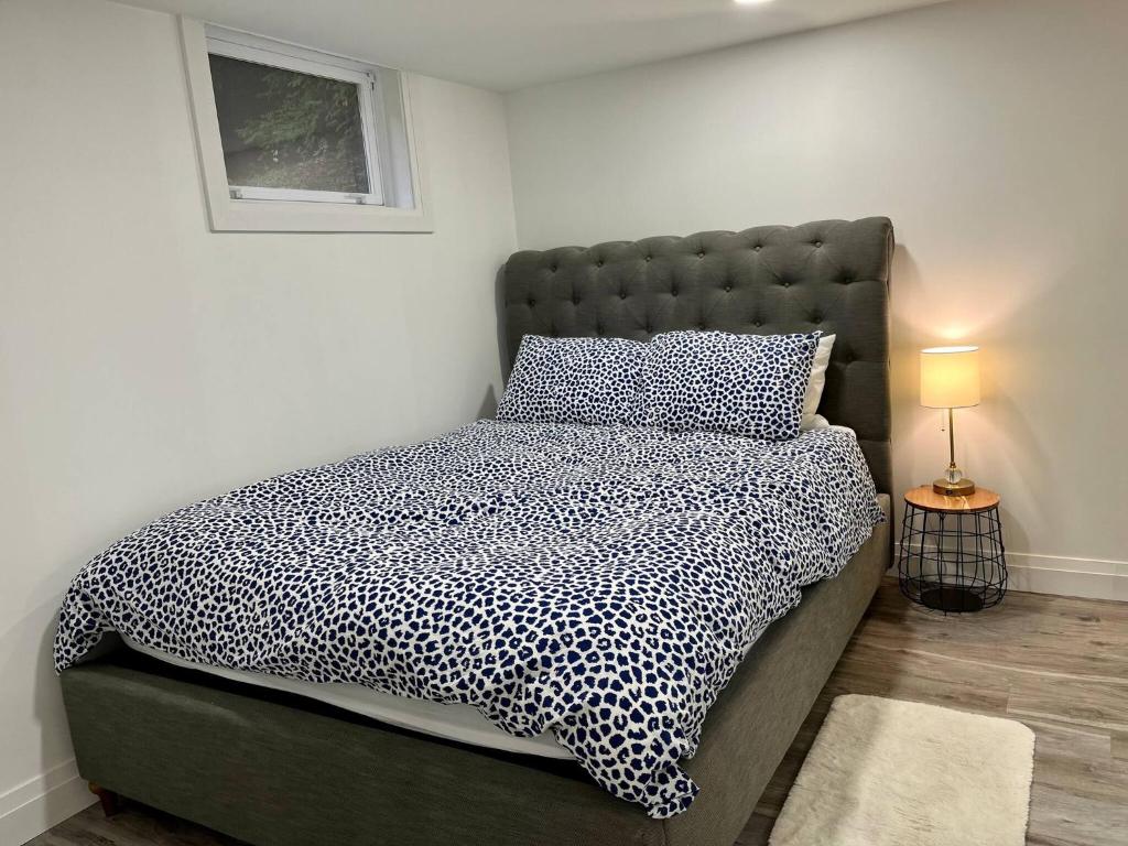 Adorable 1 Bedroom Suite With Kitchen Fireplace photo 4