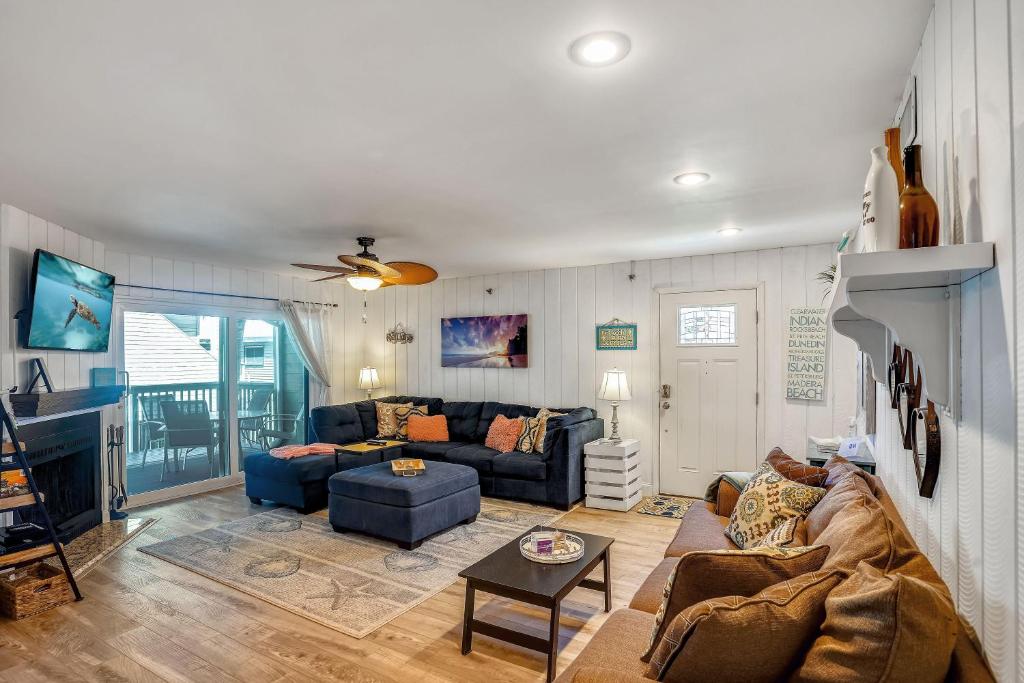 Pelican Pointe 2C photo 1