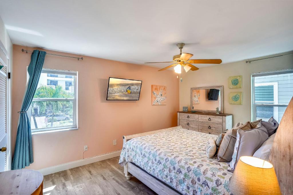 Pelican Pointe 2C photo 3