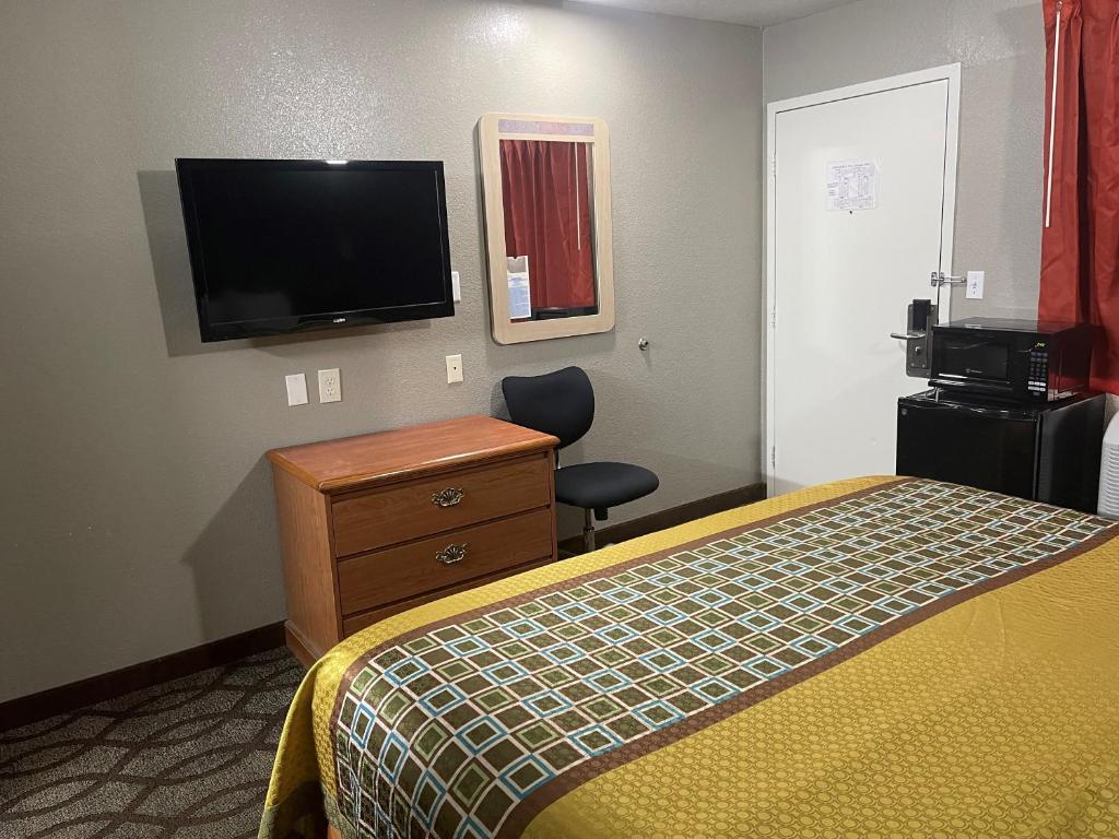 Super 7 Inn image