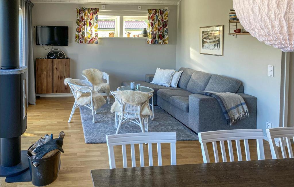 Amazing Home In deshg With Internet And 3 Bedrooms photo 2