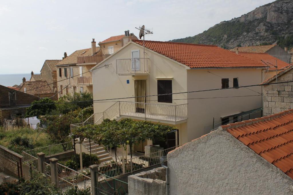 Apartments by the sea Komiza, Vis - 2440 photo 1