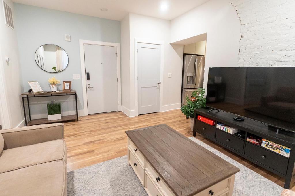 Spacious 2 bed 2 bath Downtown OTR condo minutes walk to the Reds Bengals stadium & more! photo 1