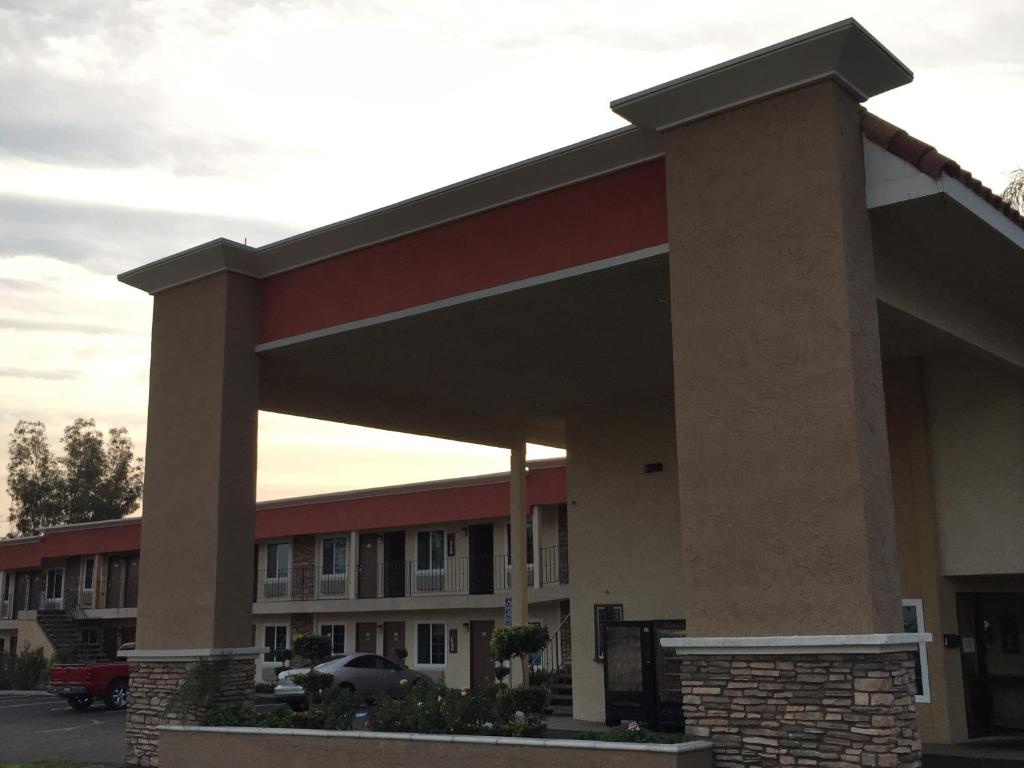 Ontario Inn & Suites image