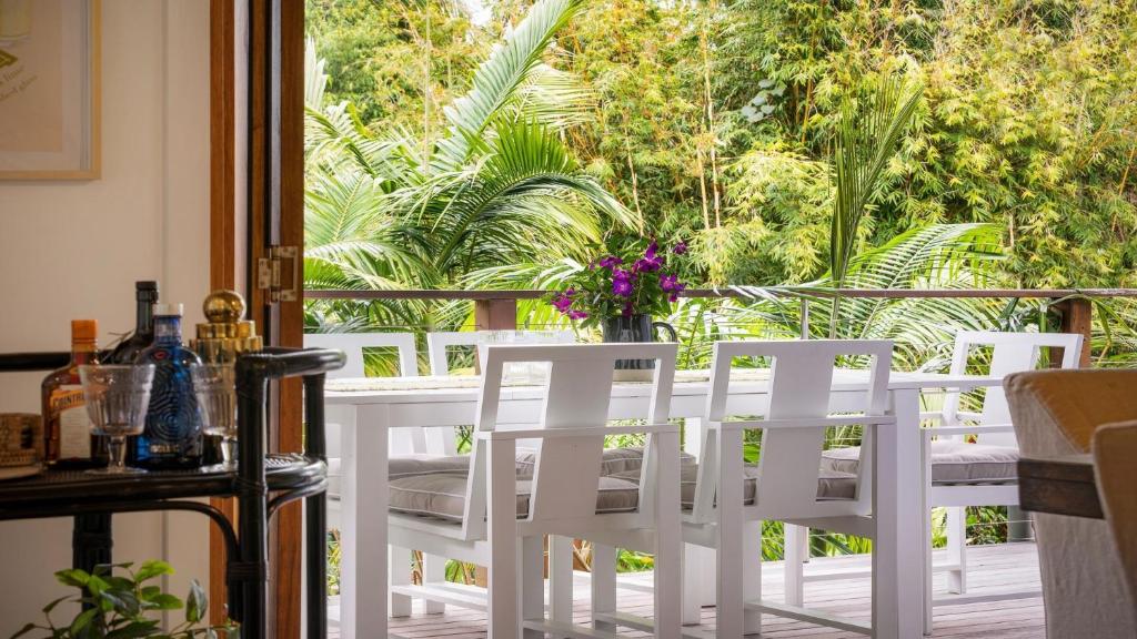 Mustique photo 3