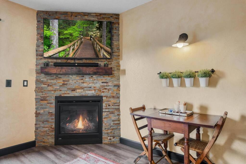 The Rustic Suite - Main Street Lodge in Berlin photo 1