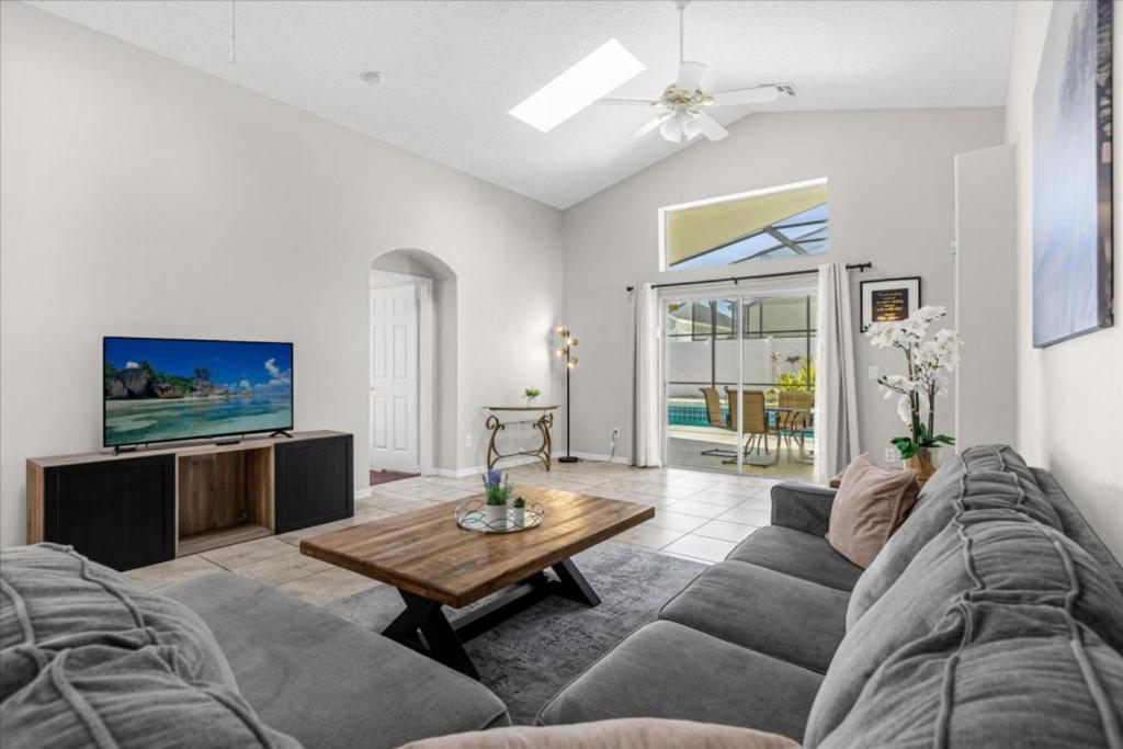 5 Bedrooms- 4 Bathrooms- Indian Creek 8056 Sd image