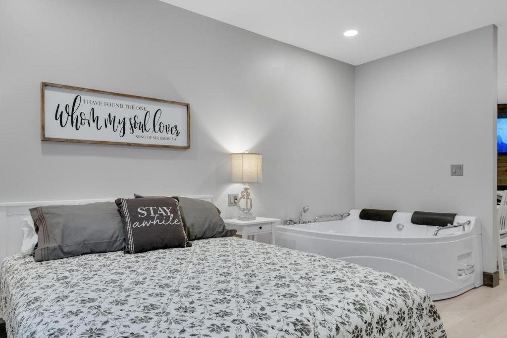 Barnwood Suite - Main Street Lodge in Berlin photo 1