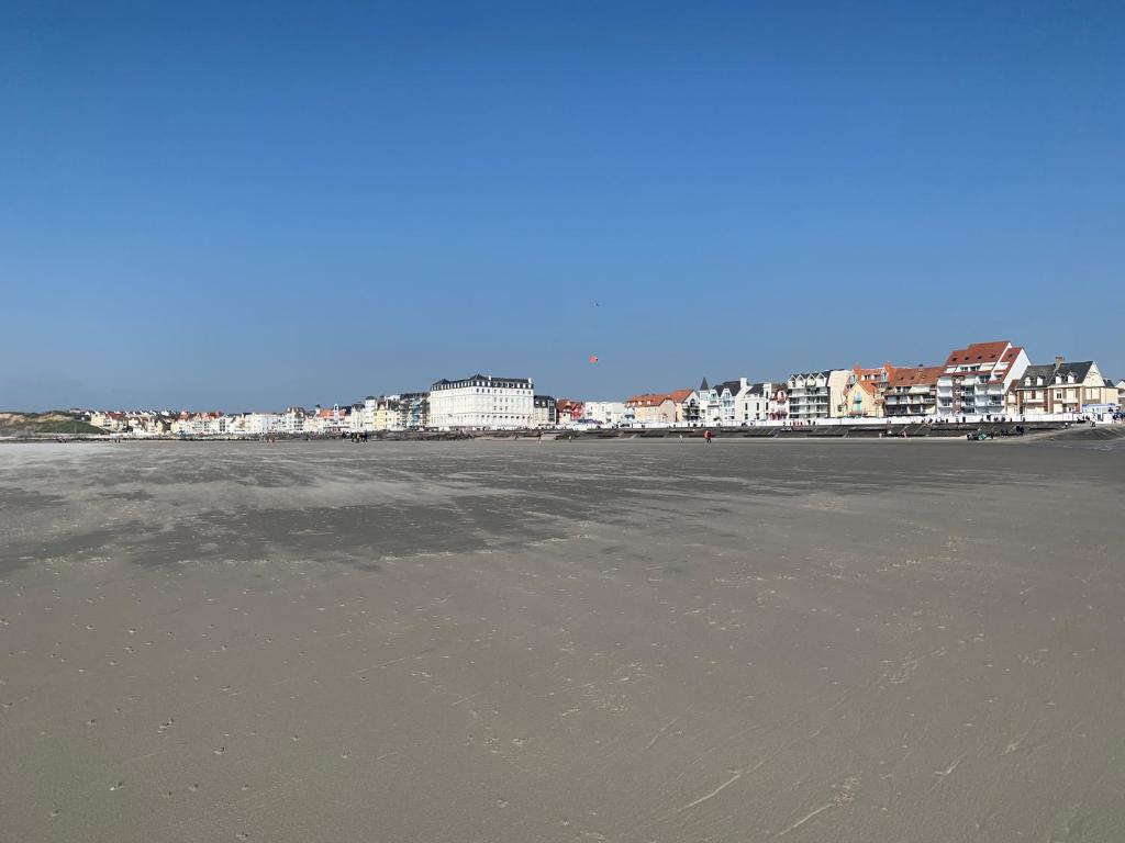 Les Lutins - sur la plage photo 1