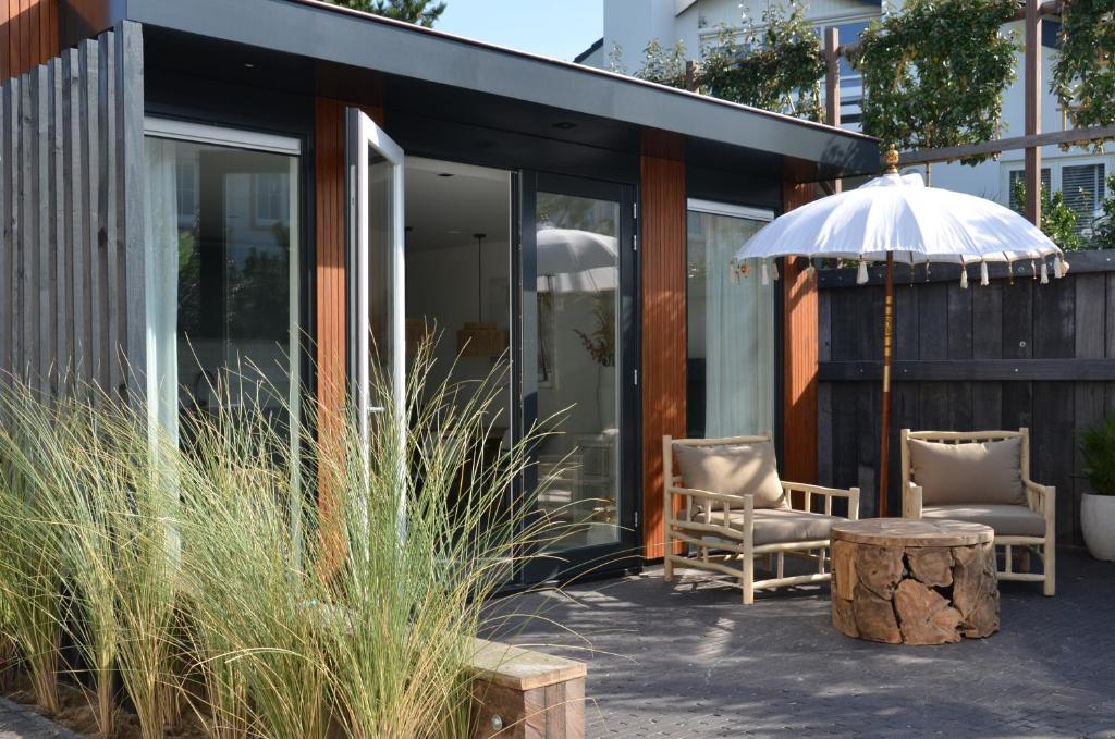 Olive Beach, luxury beachhouse 150 m from the beach photo 2