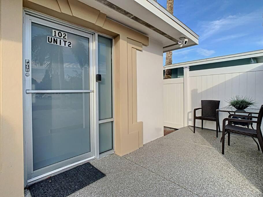 Steps From the beach, renovated 1bd 1 bth photo 2