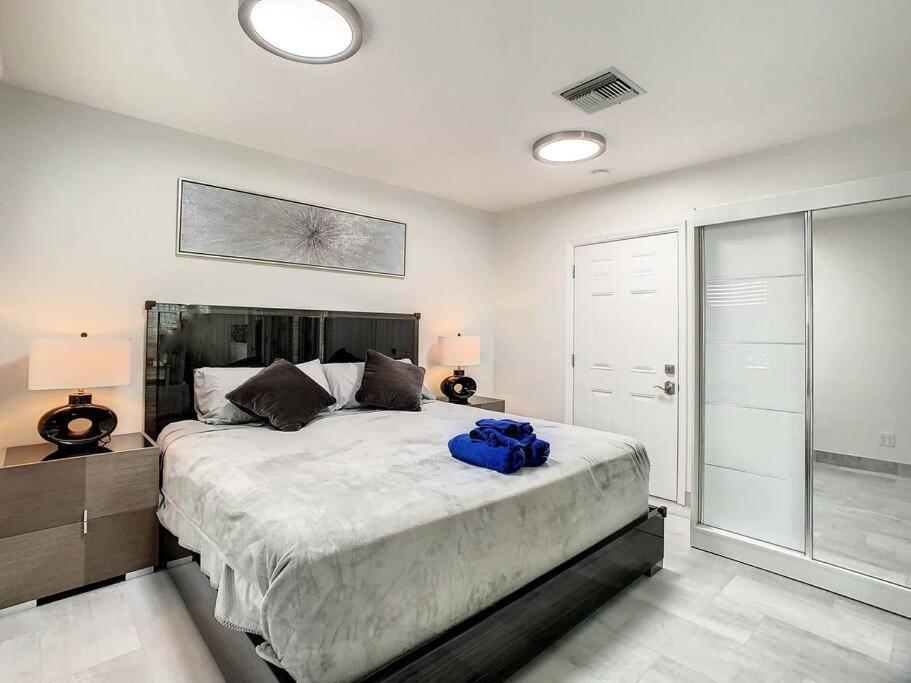 Steps From the beach, renovated 1bd 1 bth photo 4