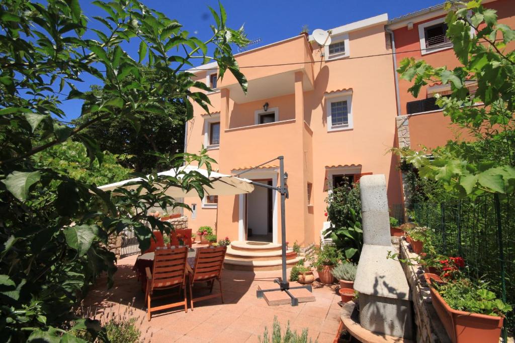 Apartments with a parking space Cunski, Losinj - 8010 photo 1