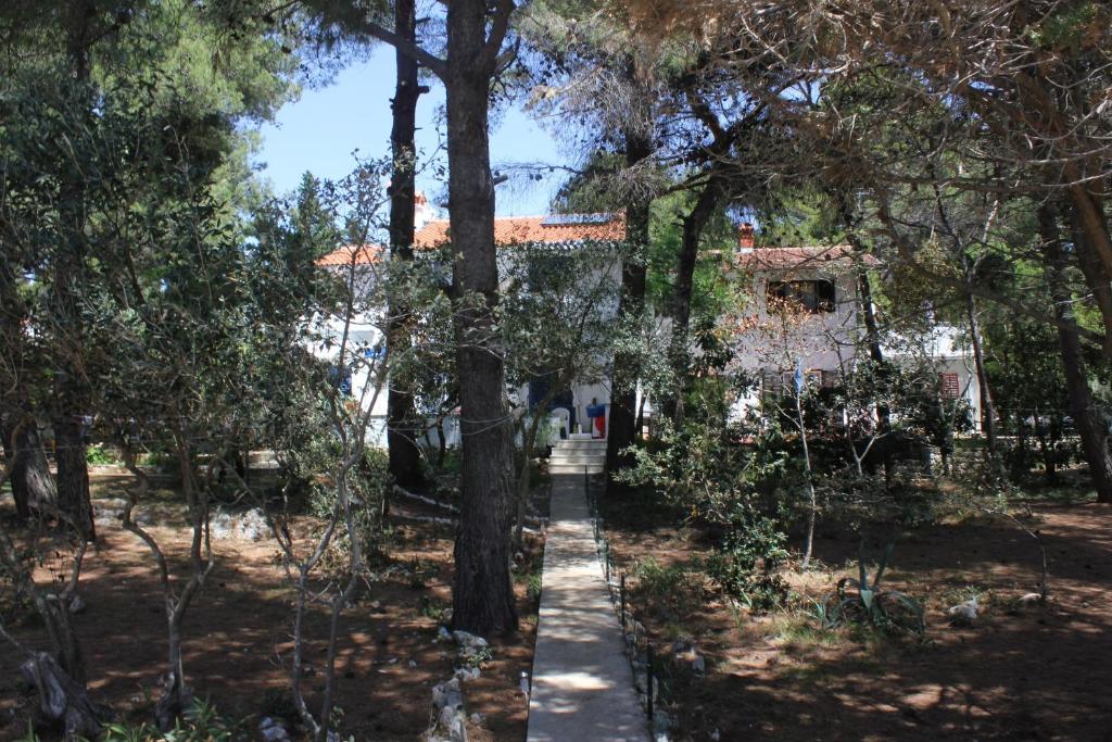Apartments by the sea Artatore, Losinj - 7935 photo 1
