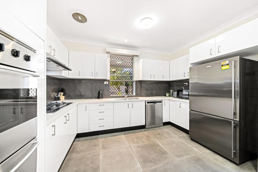 4 Bedroom house 500M to Drummoyne Bay Run photo 1
