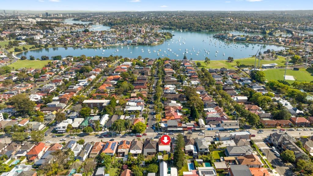 4 Bedroom house 500M to Drummoyne Bay Run photo 2