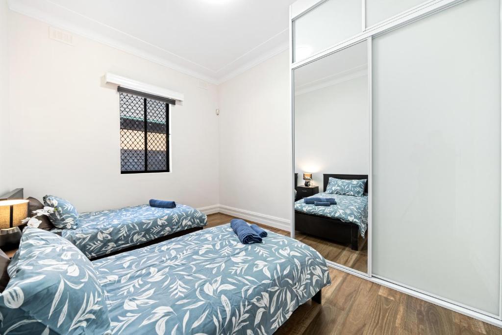4 Bedroom house 500M to Drummoyne Bay Run photo 4