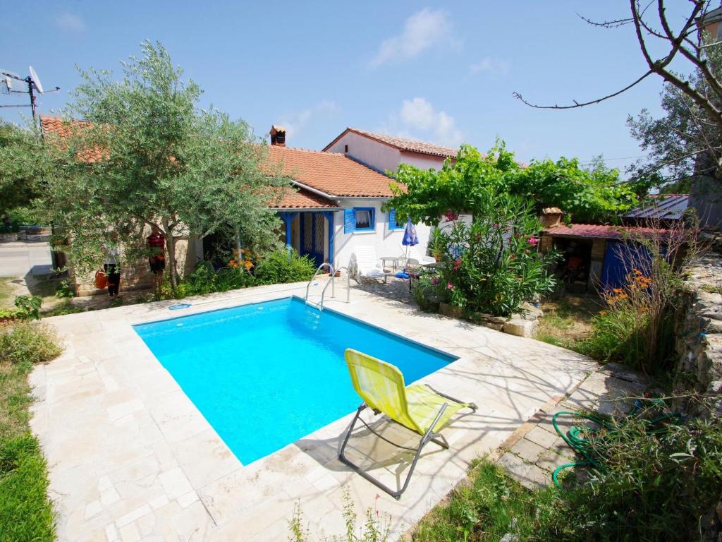 Holiday villa with private pool in authentic agricultural and fishing village Rakalj