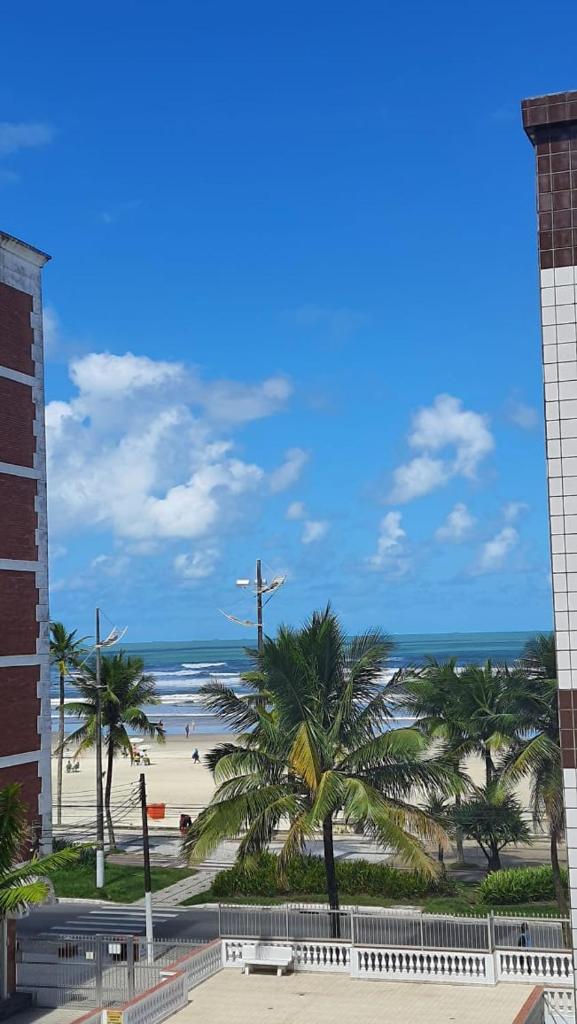 304 Tupi Vista Mar II - TUPI - 15 metros da praia - 2 dormitórios com Varanda - WI FI e acomoda até 8 pessoas - Estacionamento Gratuito ap.304