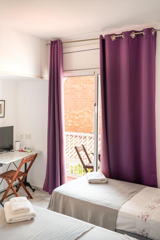 Sitges Beach Hostal Room Type - Twin Room with Terrace