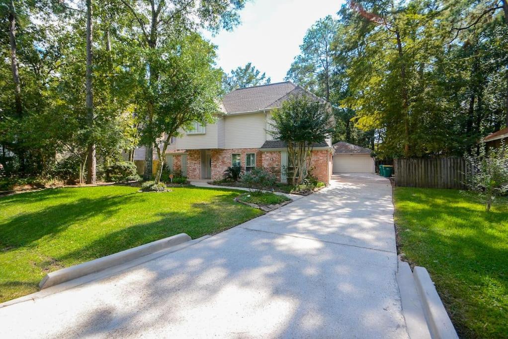 Beautiful Woodlands House Near Mall, Riverwalk!