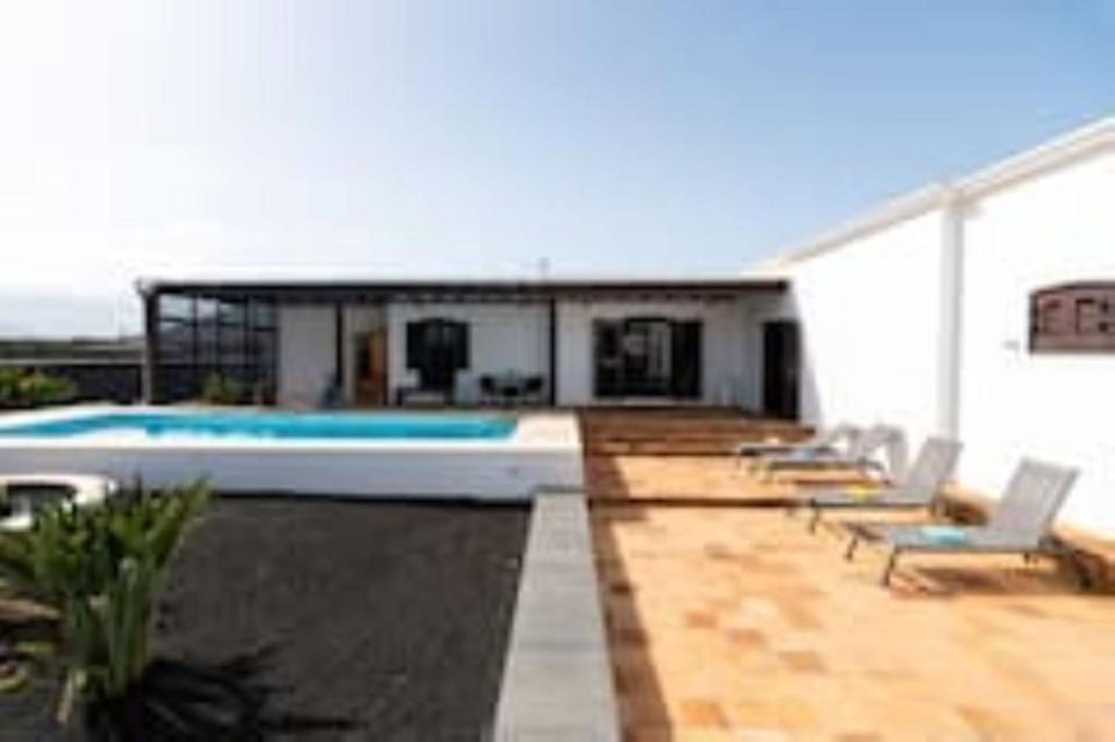 Timanfaya Villa photo 1