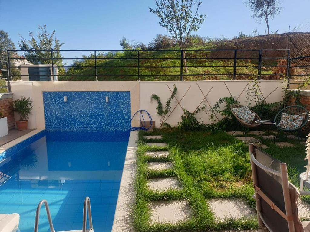 Stylish two bedroom house with private pool photo 1