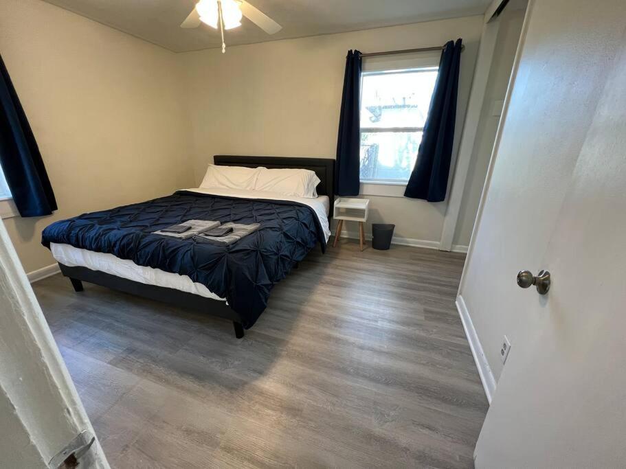 Modern 3-Bedroom Home with Cal-Kings Beds image