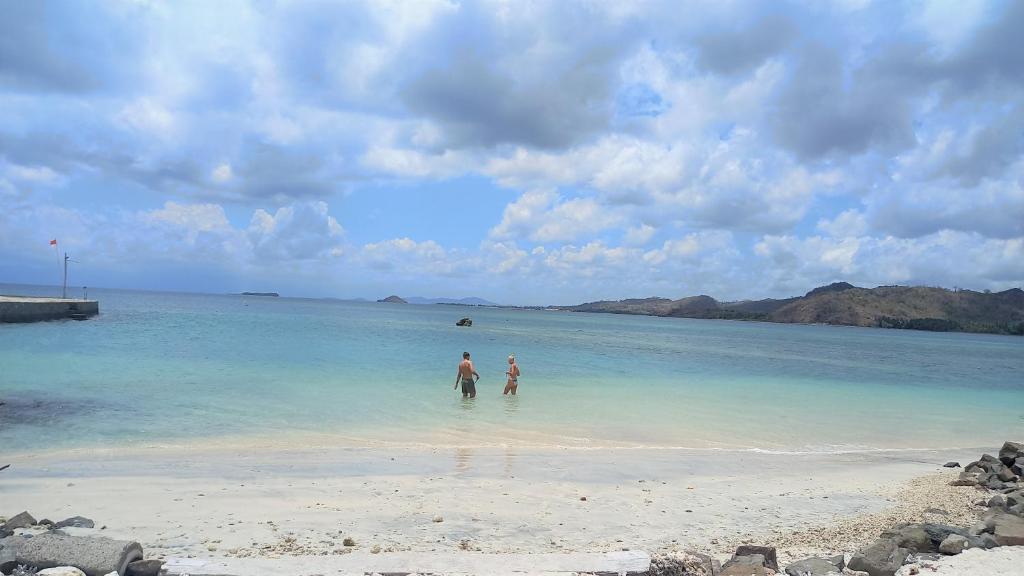 Thamarind Resort Gili Gede - Tap to explore photos