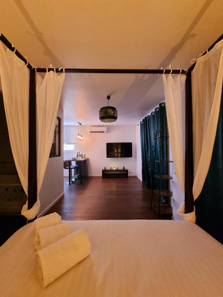Chalet privatif / suite romantique love balneo photo 4