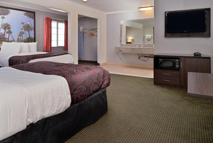Четырехместный (Номер с 2 кроватями размера «queen-size»), Americas Best Value Inn Hollywood