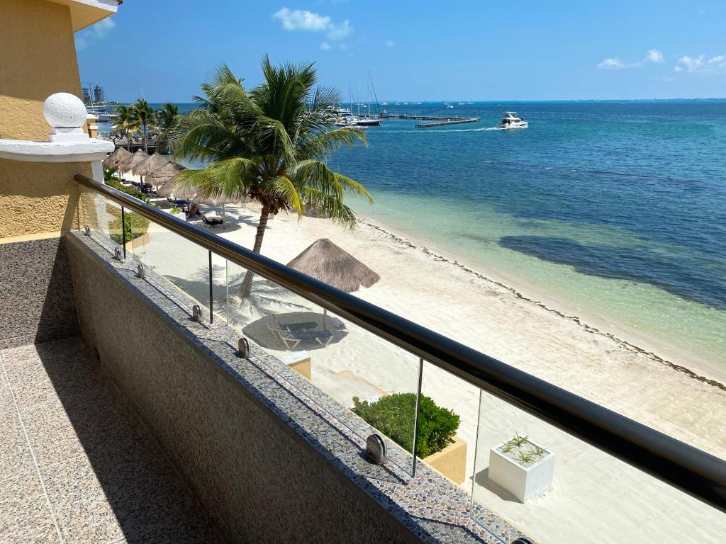 SUNSET BEACH FRONT APARTMENT photo 3