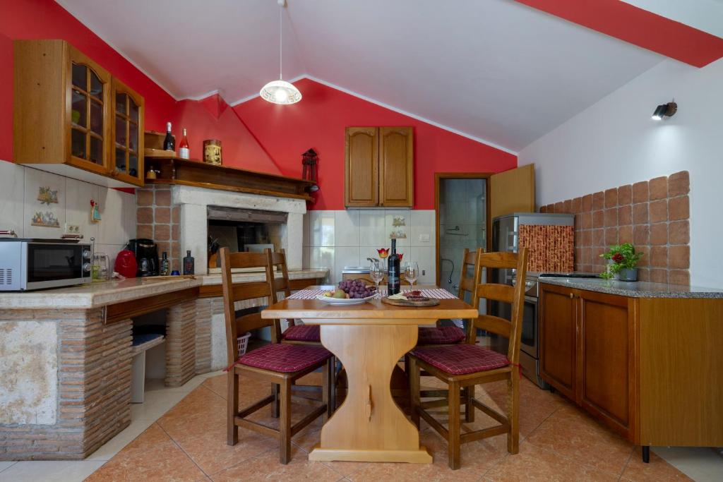 Apartment Red Romantic 2-1 photo 2