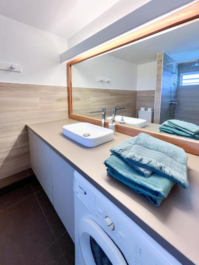 Top floor unit 520 ft2 - 48 m2 with stunning dominant view on ocean, St Barth, Orient Bay photo 4