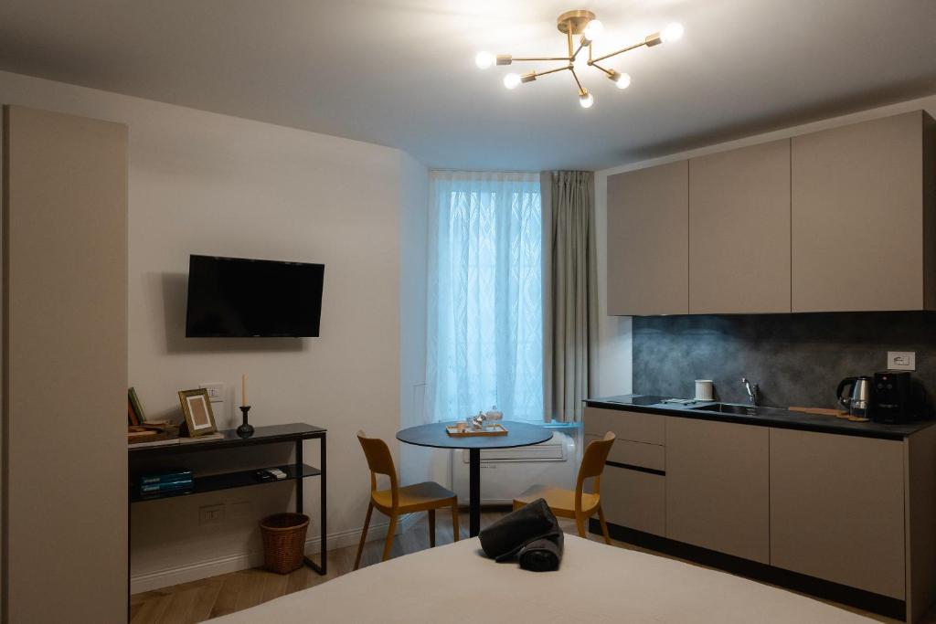 CASA Room Apartments Diaz 8 - Tap to explore photos